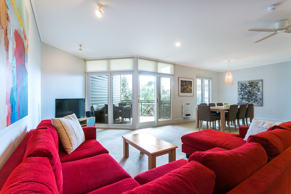PORTSEA VILLAGE RESORT 54/69