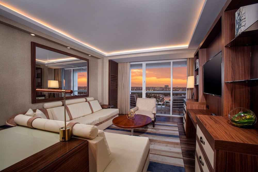 1 Bedroom, Suite, Queen Bed, Intracoastal View, Accessible, Conrad Fort Lauderdale Beach 4/9