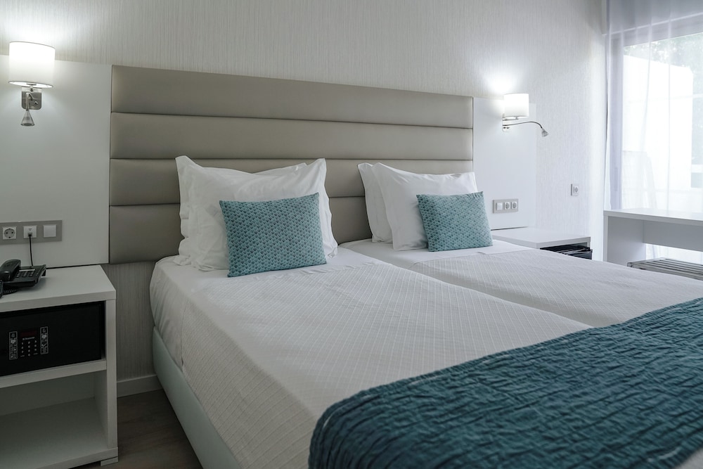 Carvi Beach Hotel 24/78