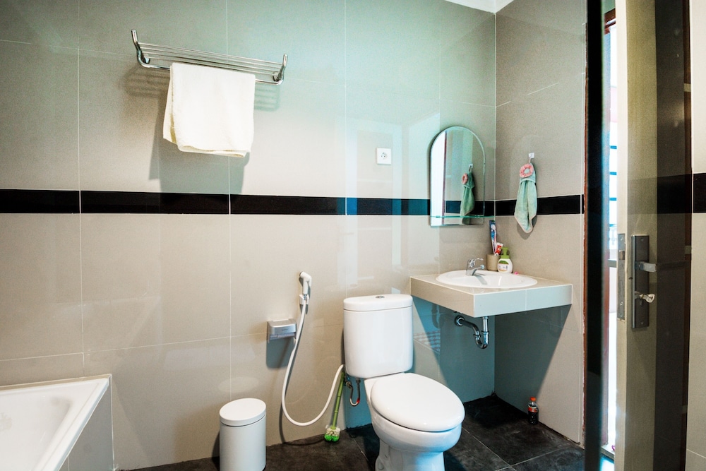 Collection O 3431 Hotel Alpha Bandara 18/20