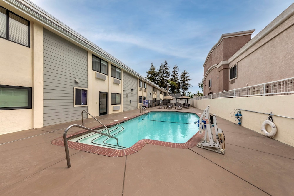 Best Western Town & Country Lodge 45/58