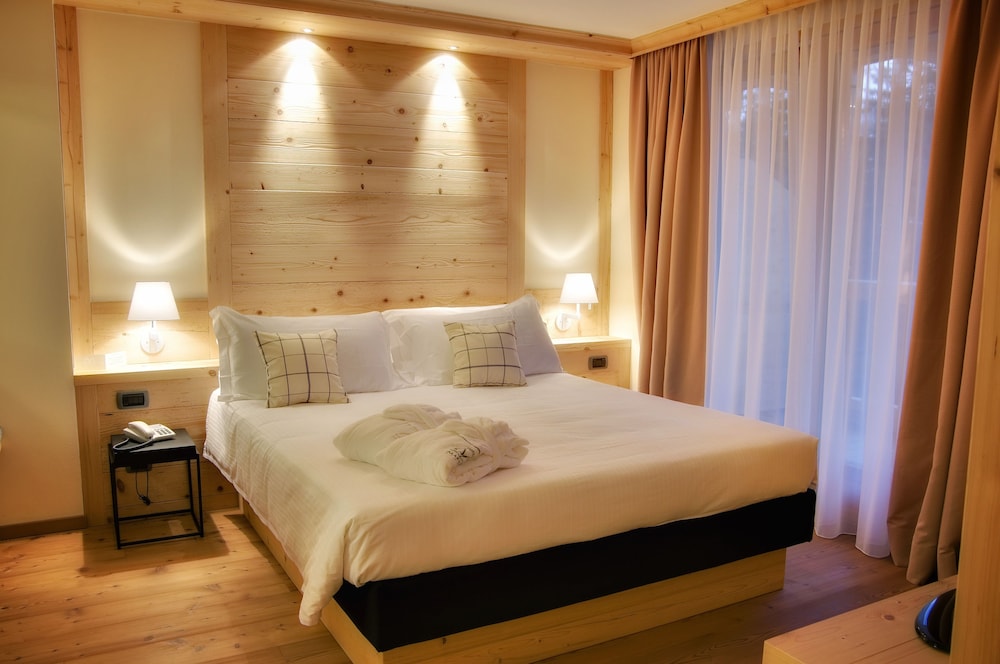 جناح بسرير كوين مع أريكة، Hotel Maribel 8/10