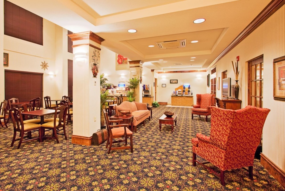 Holiday Inn Express and Suites Lucedale Hotel 50/76