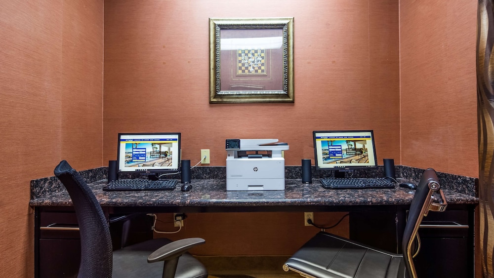 Best Western Plus JFK Inn & Suites 47/49