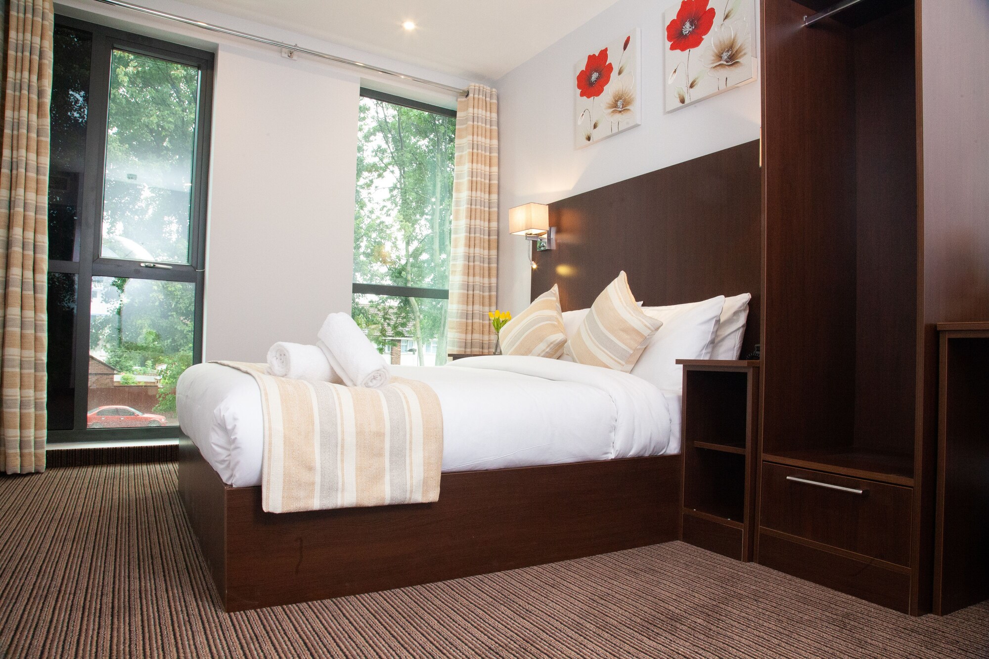EXECUTIVE, DOUBLE BED