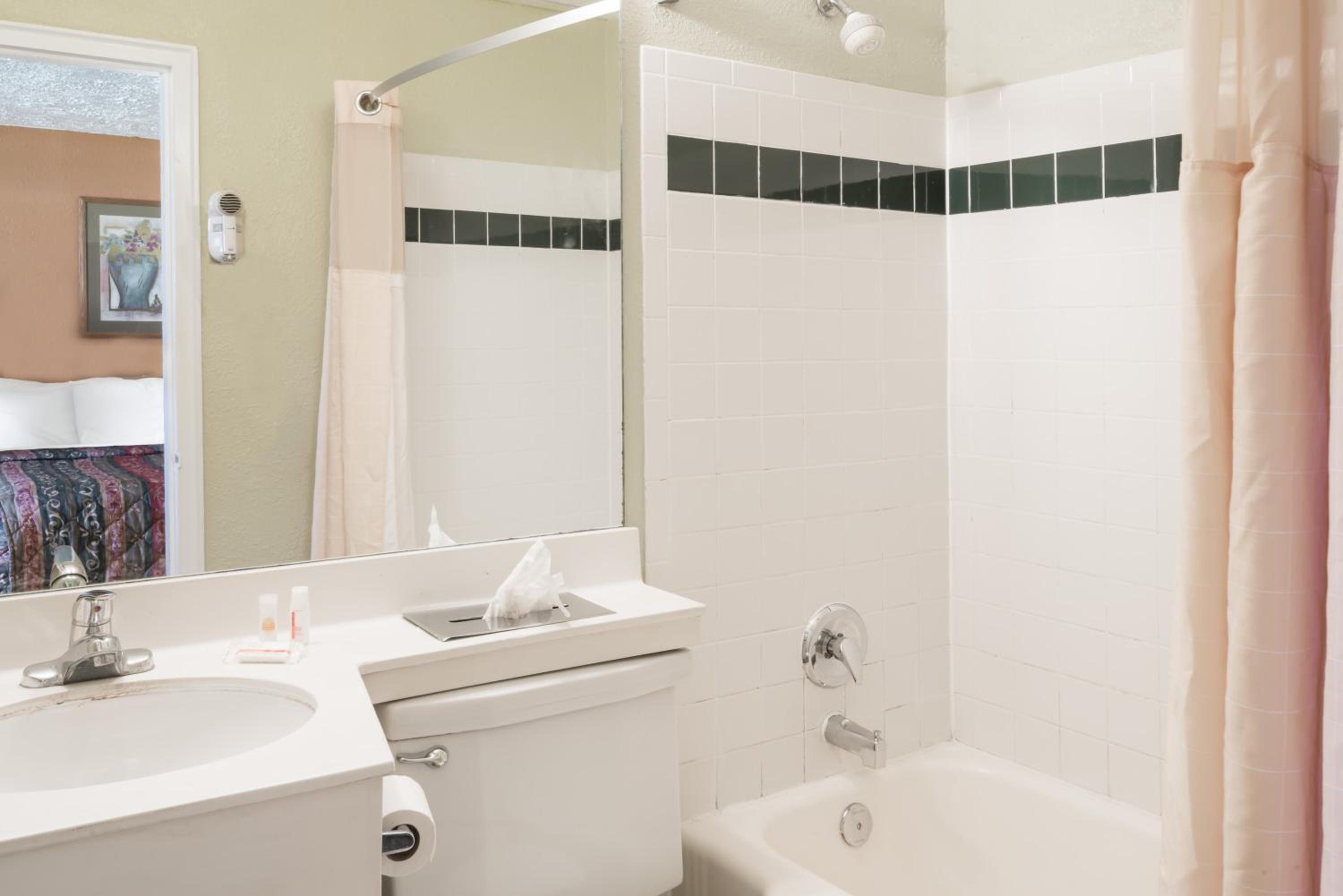 غرفة بسريرين كوين، Days Inn by Wyndham Henrietta/Rochester Area 4/5