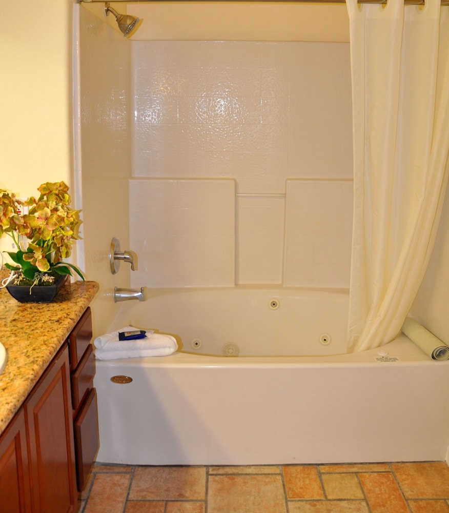 Club De Soleil All-Suite Resort 8/44