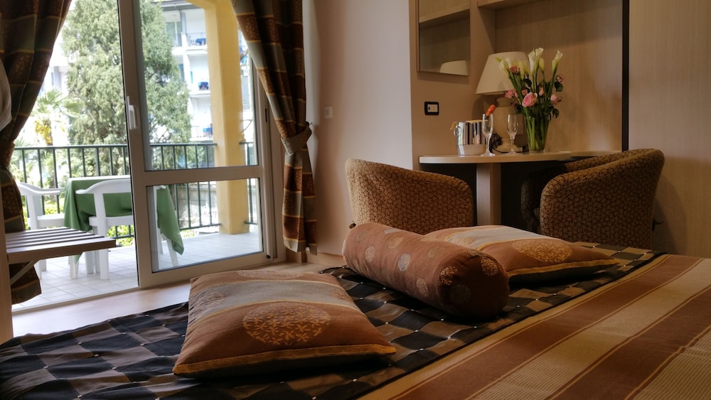 Hotel Flora 15/50