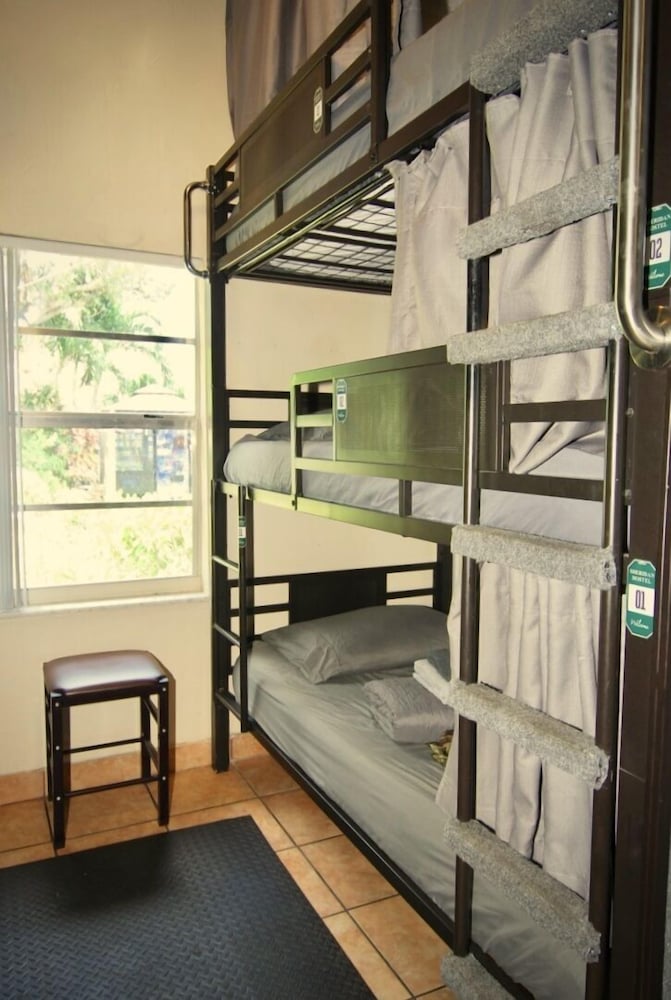 Sheridan Hostel 33/50