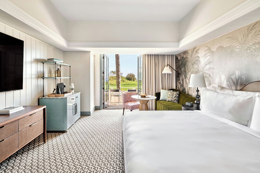 Room, King Bed, Resort View, Balcony