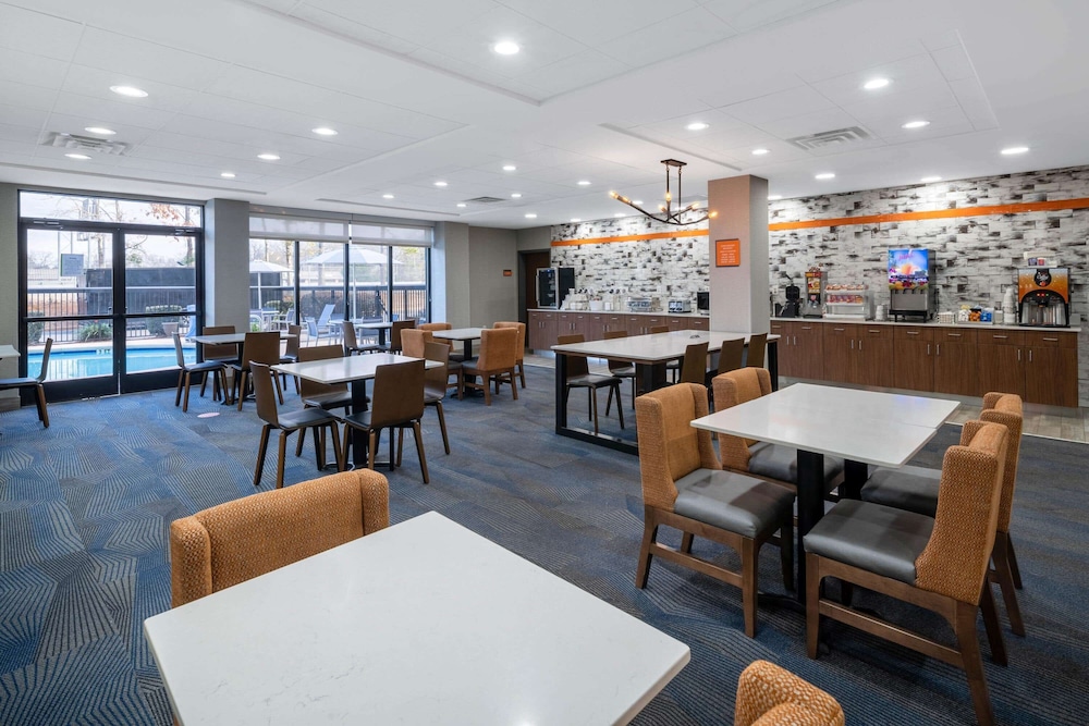 La Quinta Inn & Suites by Wyndham-Albany GA 21/31