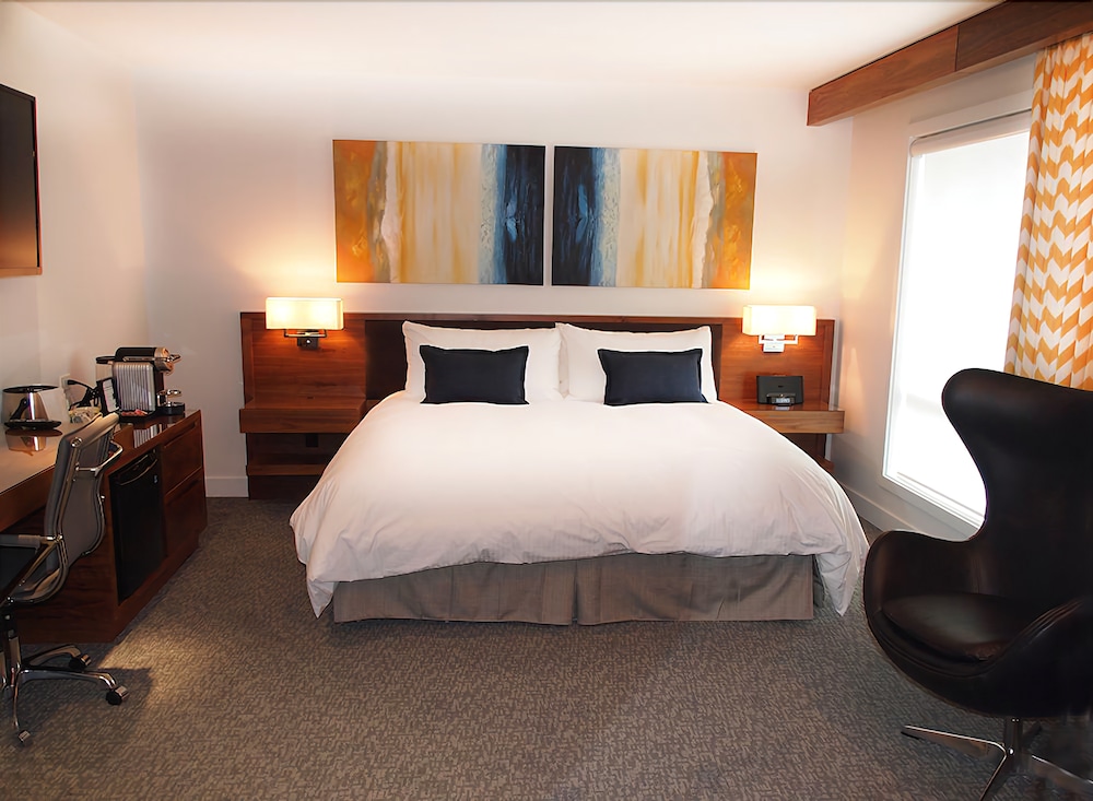 Qualicum Beach Inn 30/70