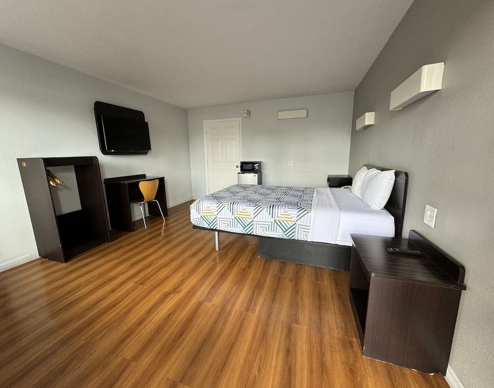 Motel6 Delano, CA 21/38