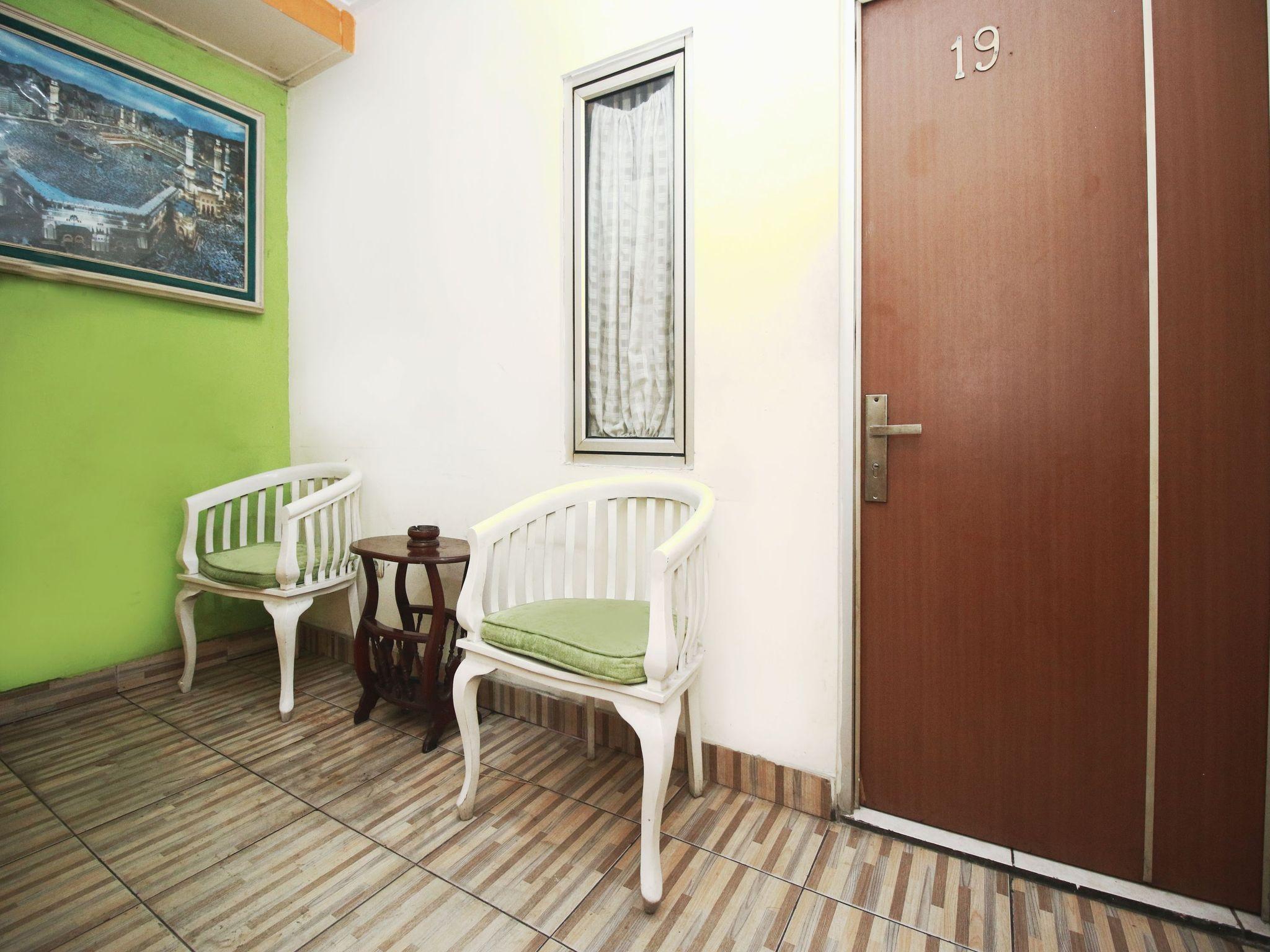 Reddoorz At Tebet Asem Baris 21/27