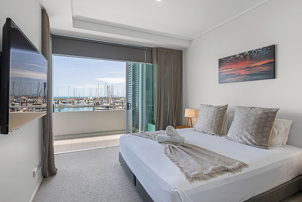 2 BEDROOMS, PLUS, APARTMENT, 2 BATHROOMS