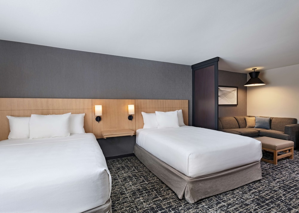 Hyatt Place Austin / Lake Travis / Four Points 8/55