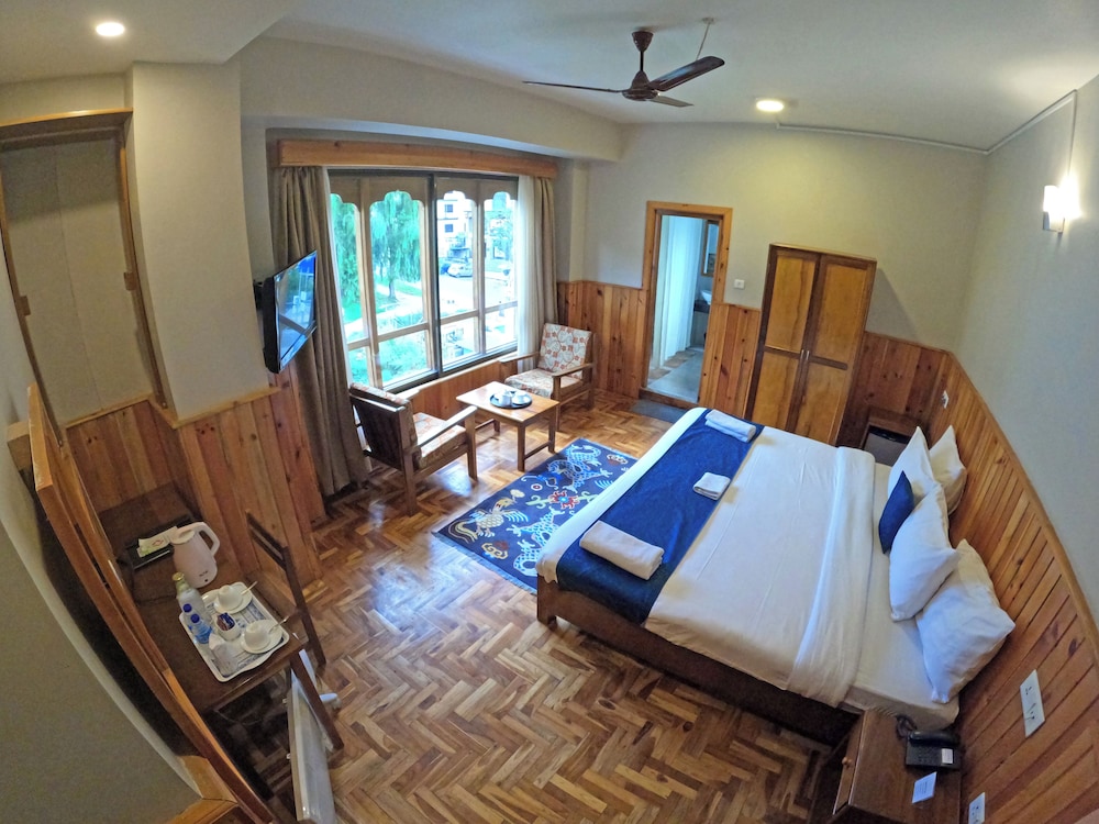 Khamsum Inn 11/47