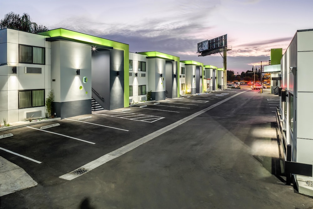 Motel6 Canoga Park, CA 25/32