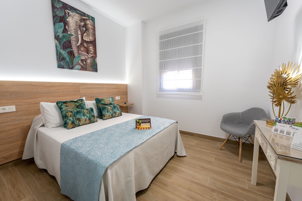 DELUXE, DOUBLE BED, ACCESSIBLE