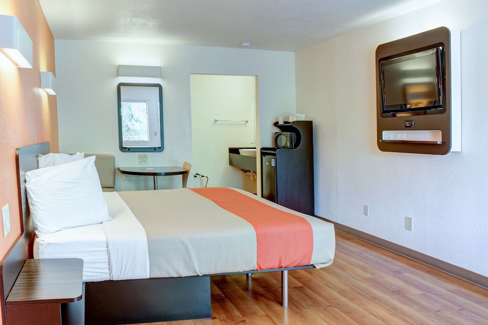 Motel6 Bishop, CA 17/33