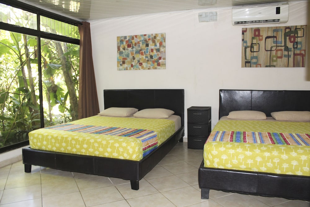 Jaco Lodge 18/50