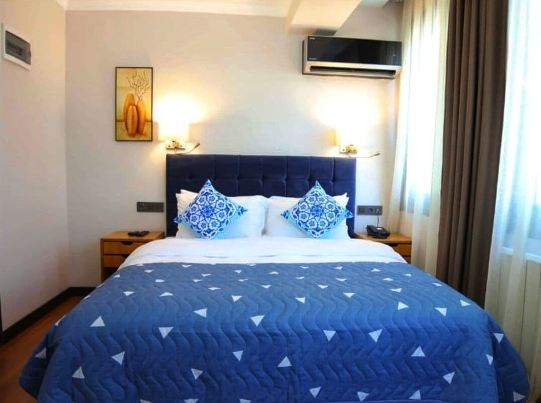 ROOM, DOUBLE BED