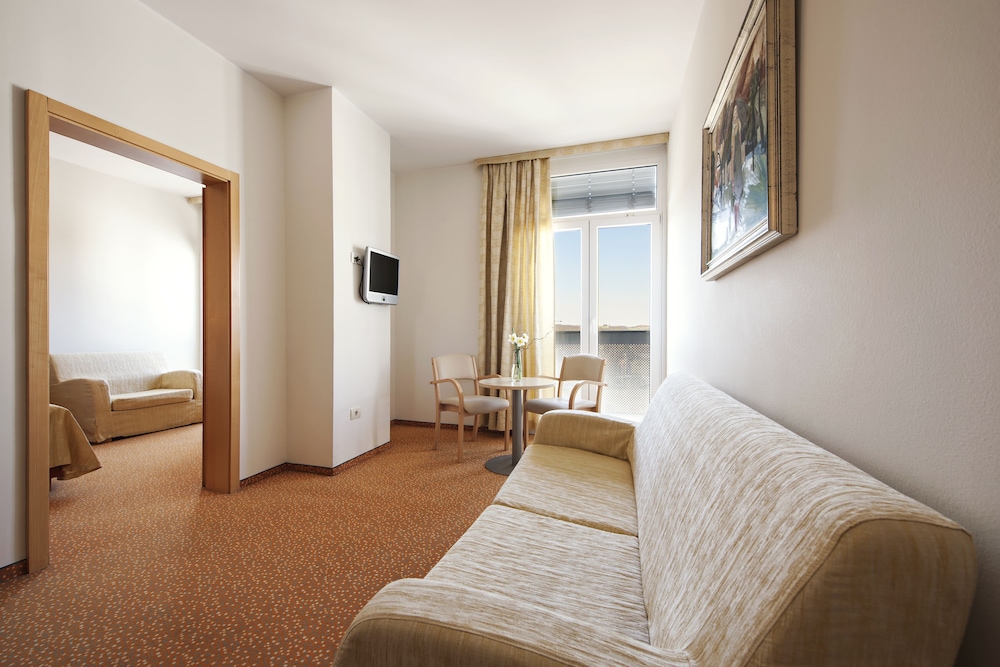 Radin Hotel 13/43