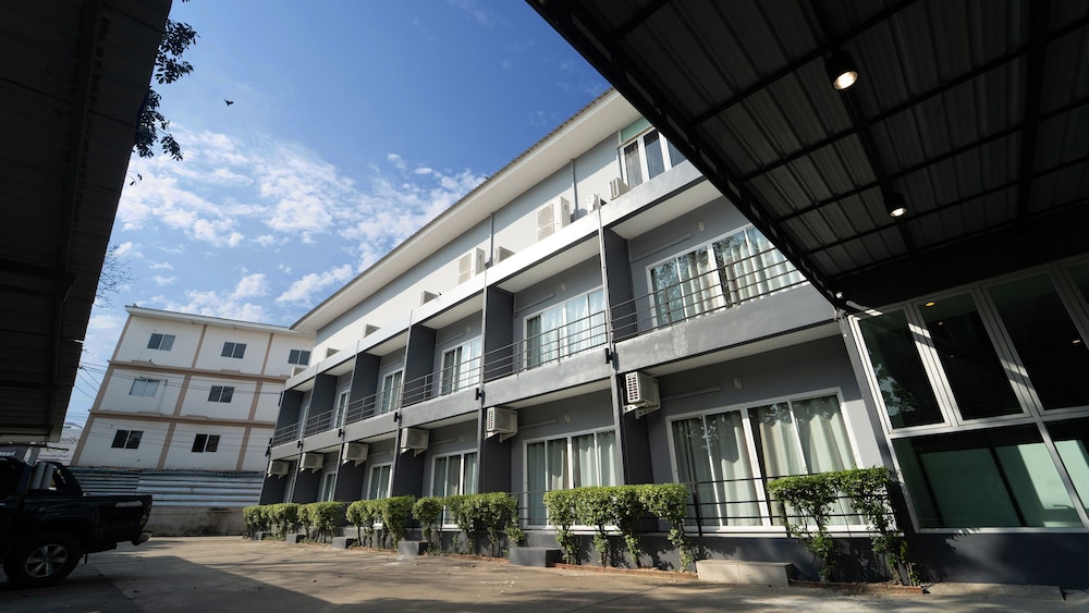 B2 Nakhon Sawan Boutique & Budget Hotel 5/18