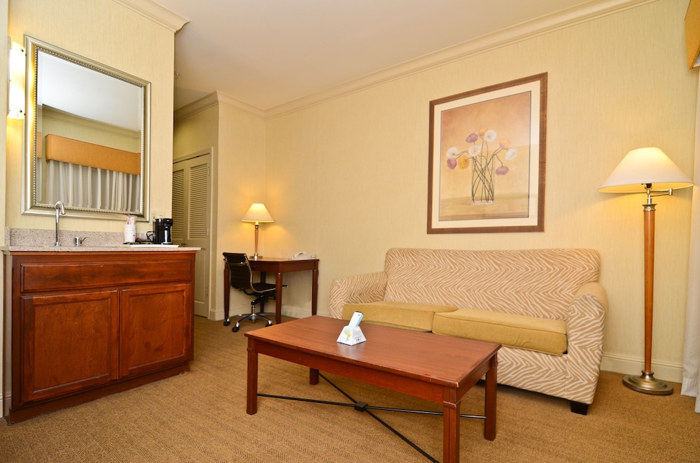 Best Western Plus All Suites Inn 34/47