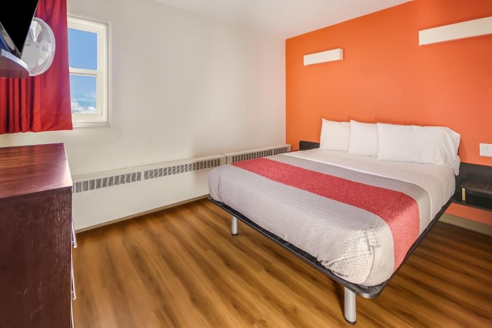 Motel6 Lethbridge Ab 33/62