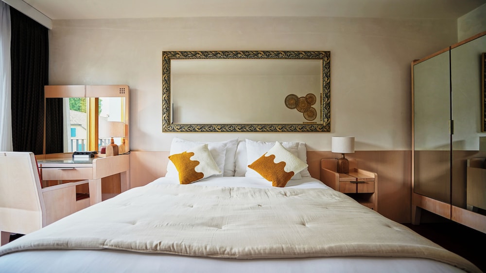 Classic, Twin Beds