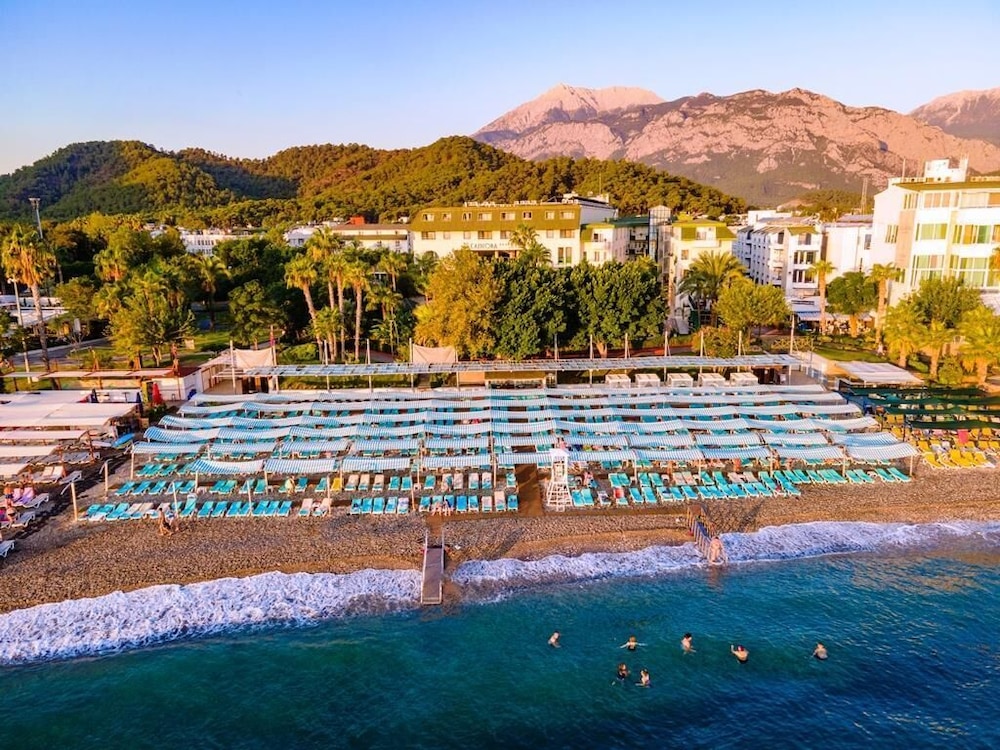 Lancora Beach Hotel 44/50