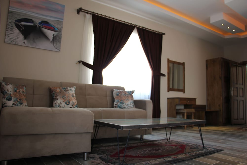El Nazar Stone Suite 39/50