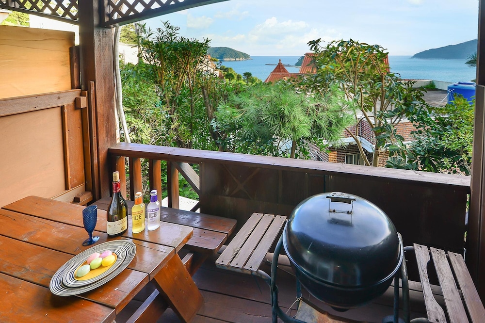 Geoje Blue Neoul Pension 31/50
