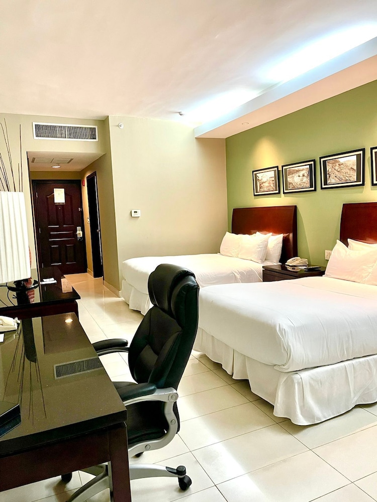 Sand Diamond Hotel (ex Four Points by Sheraton Colon) 7/31