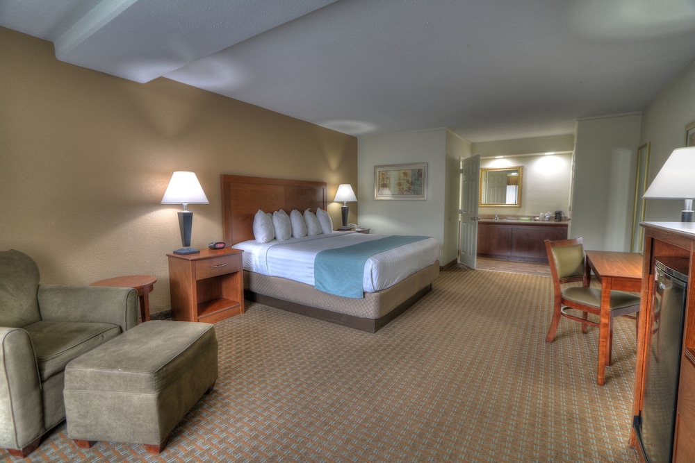 Crossroads Inn & Suites 31/68