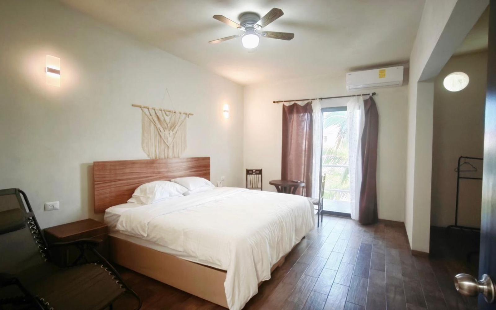 Hostal 230 18/38