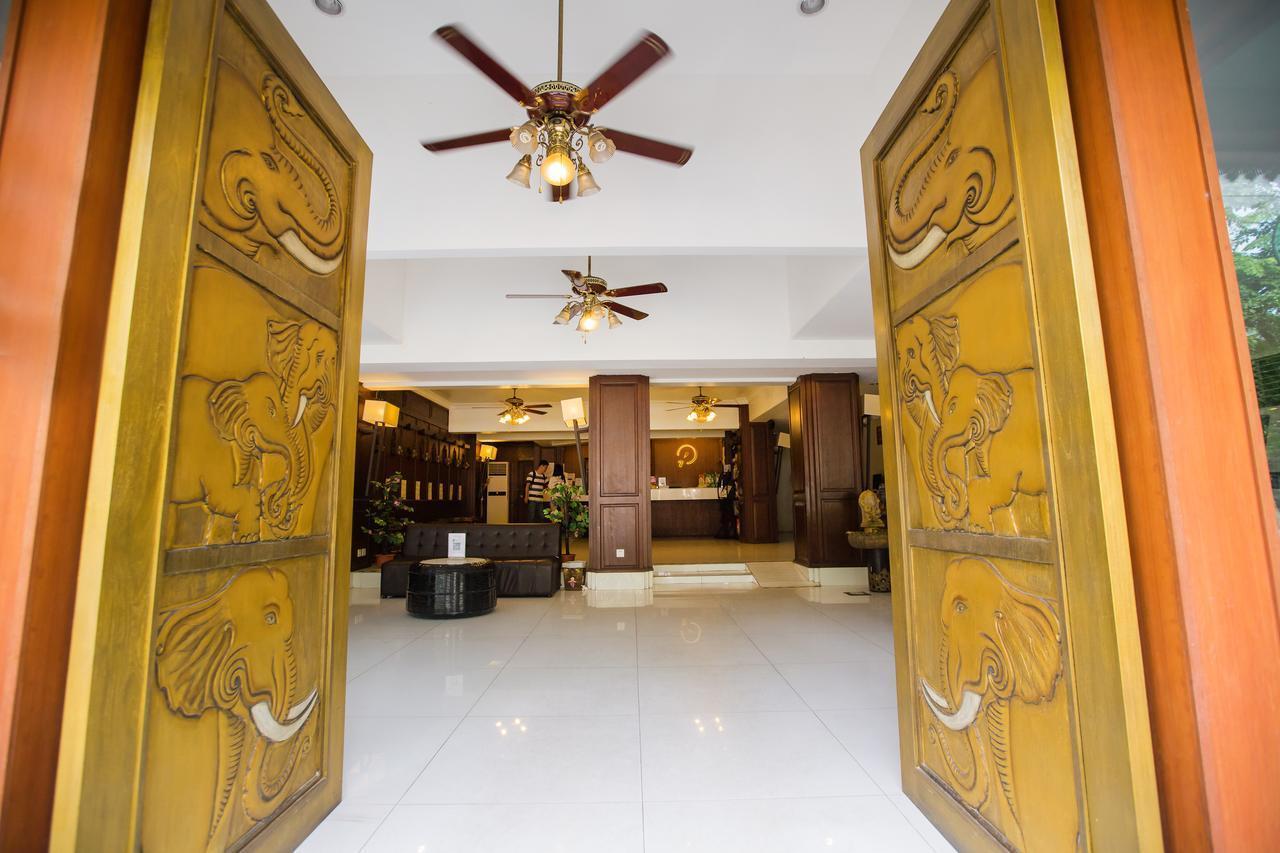 CHIANG ROI 7 DAYS INN 9/51
