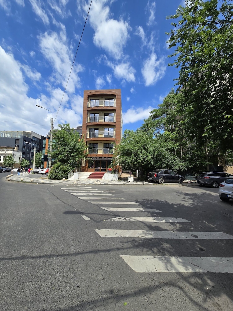 Decebal Residence Apartments 73/80