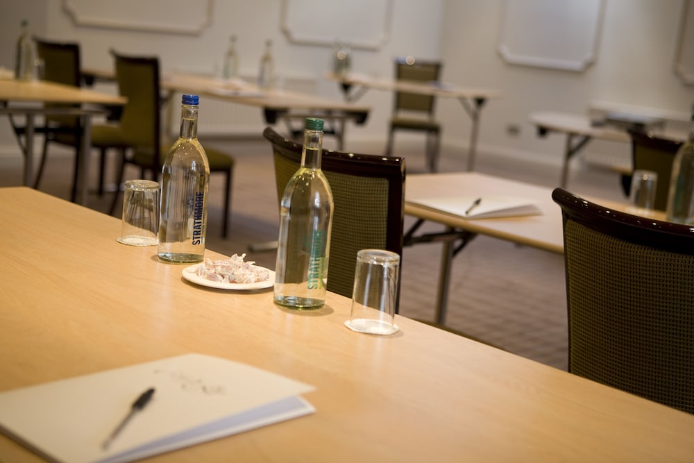 Cotswold Lodge Hotel 51/64