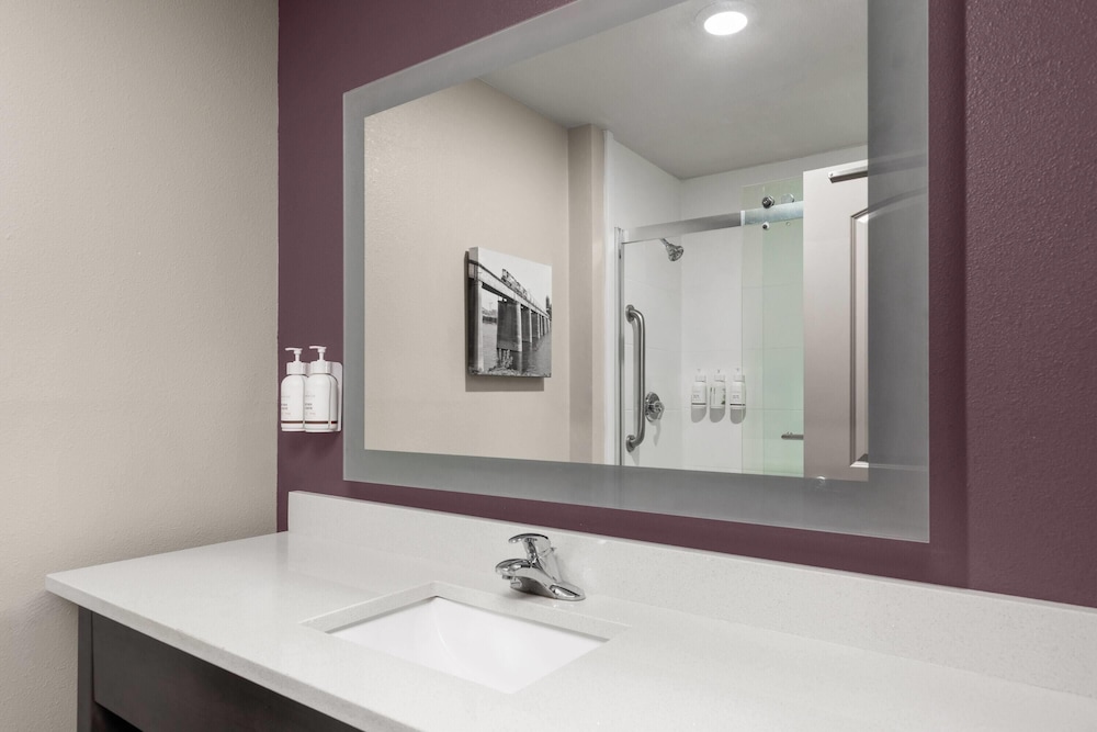 غرفة تنفيذية بسريرين كوين، La Quinta Inn & Suites by Wyndham Chattanooga - Lookout Mtn 10/10