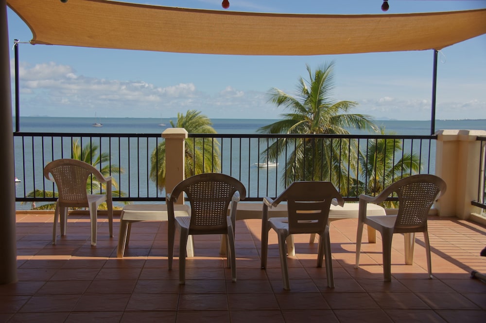Smugglers Cove Beach Resort and Hotel 33/50