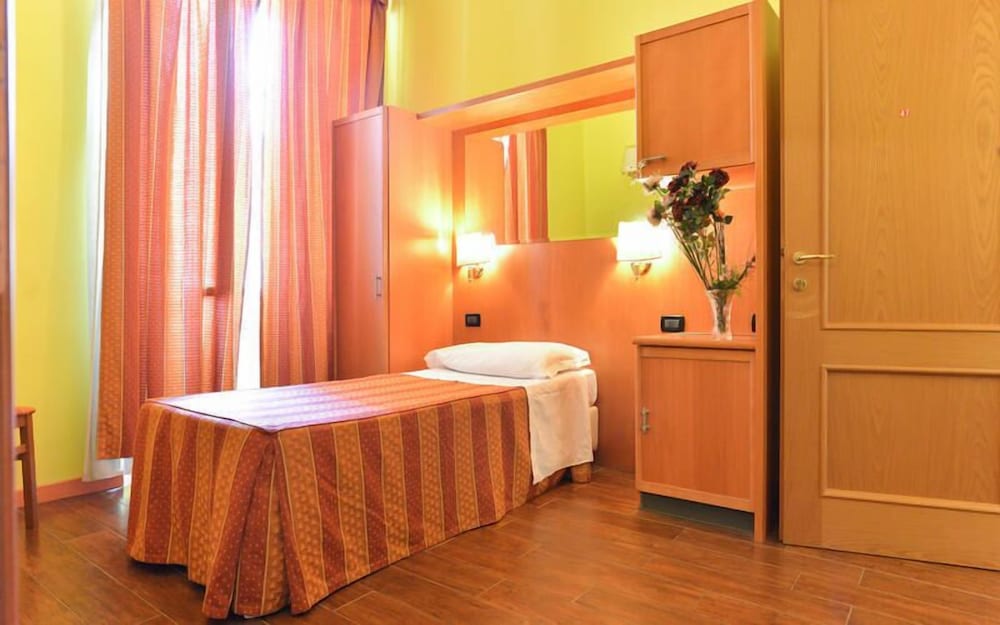 Hostel Beauty 31/64