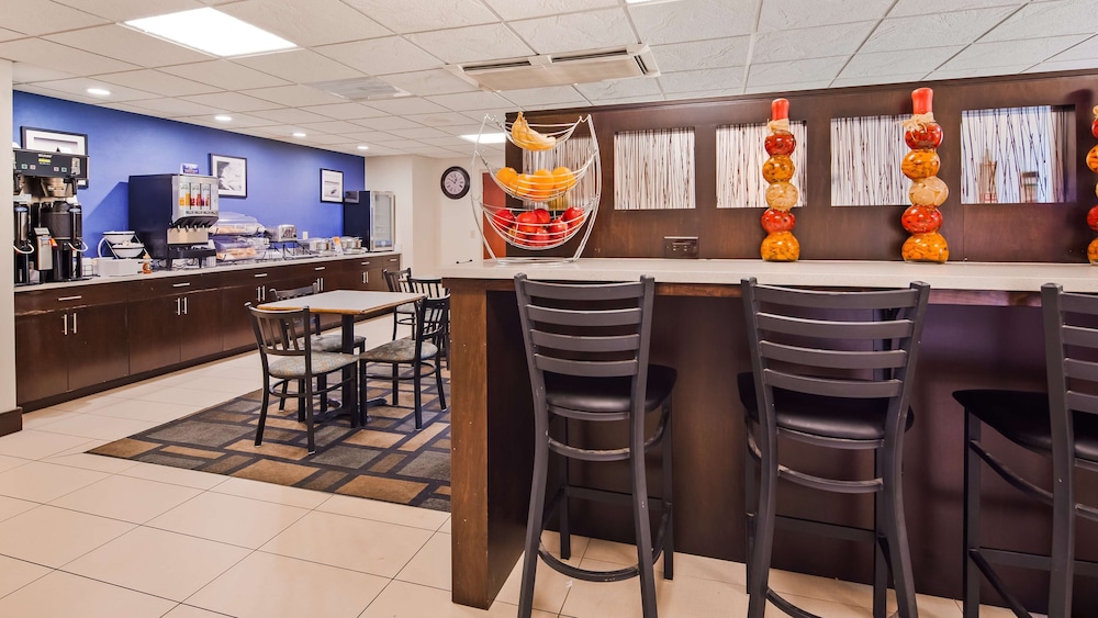 Best Western Plus Berkshire Hills Inn & Suites 35/41
