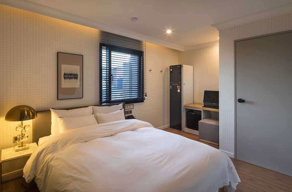 Busanjin Brown-Dot Hotel 8/50