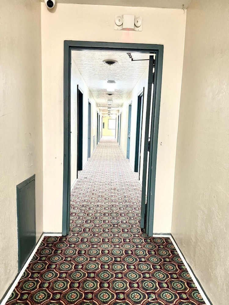 Highlander Inn Cleveland Beachwood Near I-480 18/28