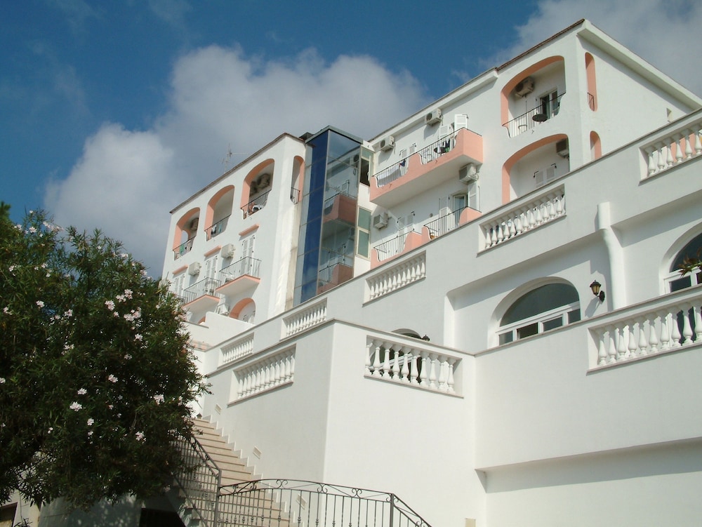 Hotel La Ginestra 1/32