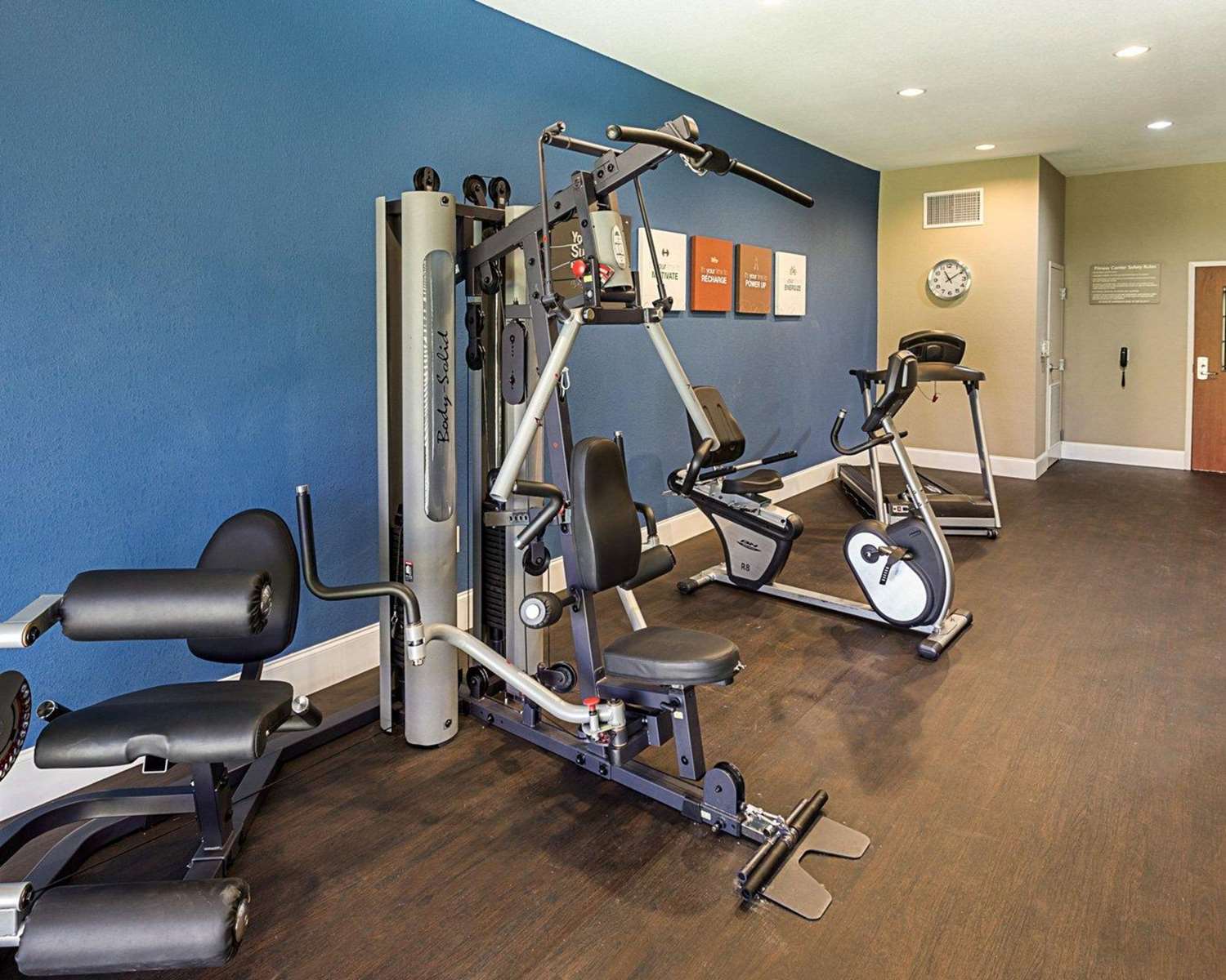 Comfort Suites Near Tanger Outlet Mall 10/18