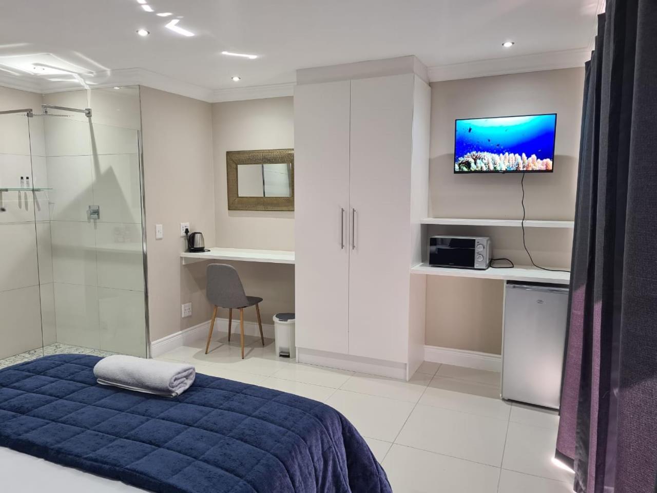 Cape Winelands Business Villas Self Catering rooms 25/50