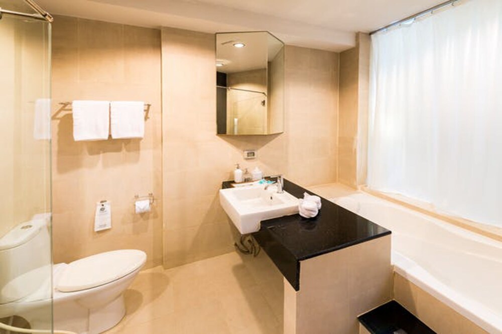 Laemtong Hotel Serviced Apartment 23/53